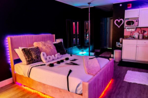 50 Shades Of Grey - Romance Suite! Couples Retreat 717